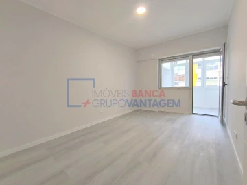 Apartamento T2 para Venda em Oeiras e São Julião da Barra, Paço de Arcos e Caxias