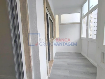 Apartamento T2 para Venda em Oeiras e São Julião da Barra, Paço de Arcos e Caxias