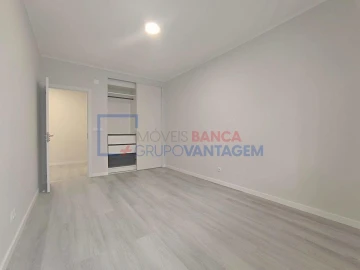 Apartamento T2 para Venda em Oeiras e São Julião da Barra, Paço de Arcos e Caxias