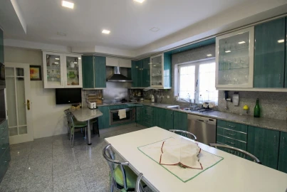 Moradia T5 para Venda em Mafamude e Vilar do Paraíso