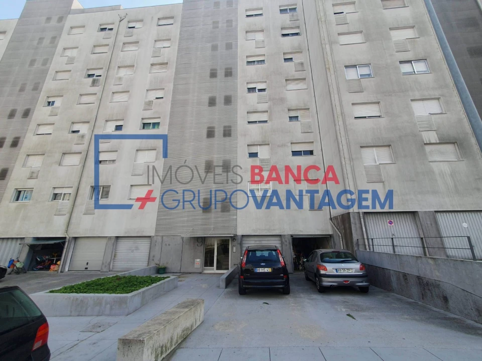 Apartamento T3 para Venda em Vilar de Andorinho Foto 1