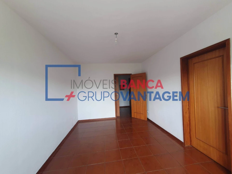 Apartamento T3 para Venda em Vilar de Andorinho Foto 4