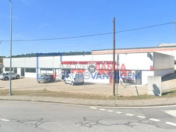 Armazém para Venda em Vila Franca das Naves e Feital