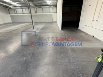 Armazém para Venda em Vila Franca das Naves e Feital
