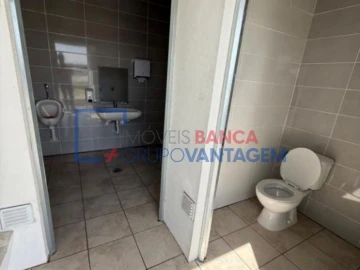 Armazém para Venda em Vila Franca das Naves e Feital