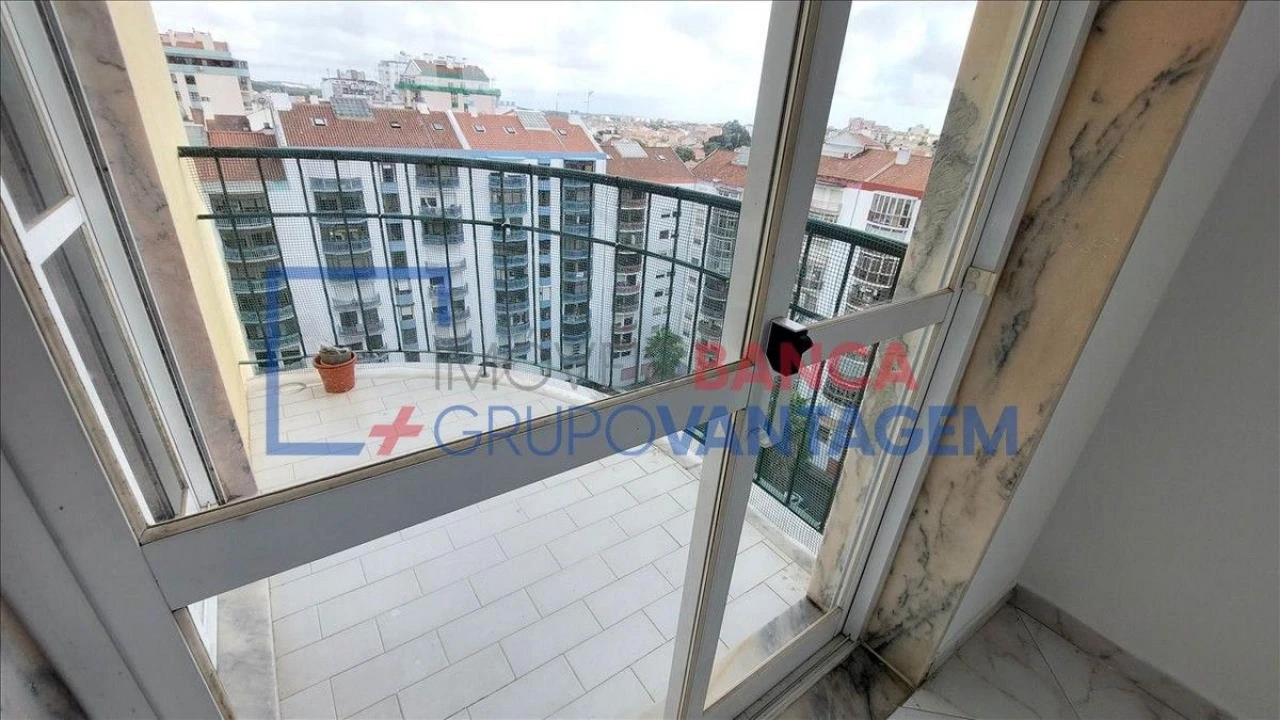 Apartamento T2 para Venda em Algueirão-Mem Martins Foto 3