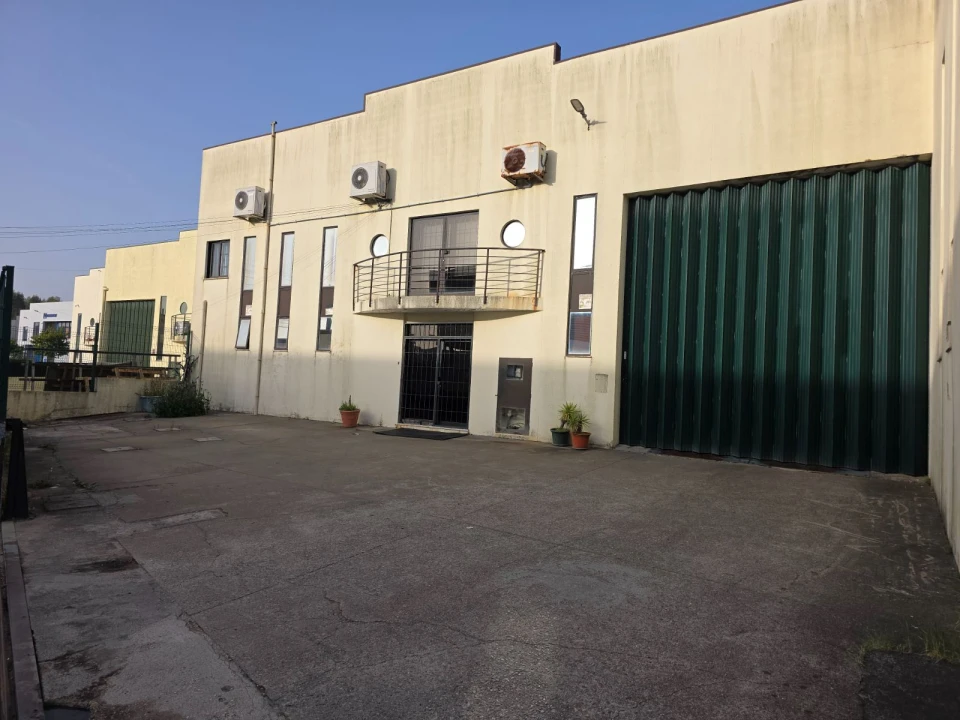 Armazém para Arrendamento em Canelas Foto 1