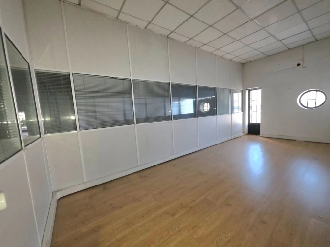 Armazém para Arrendamento em Canelas Foto 5