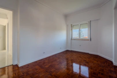 Apartamento T3 para Arrendamento em Carcavelos e Parede