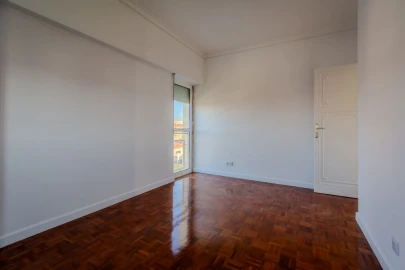 Apartamento T3 para Arrendamento em Carcavelos e Parede