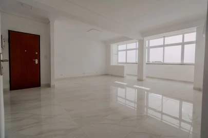 Apartamento T3 para Arrendamento em Carcavelos e Parede
