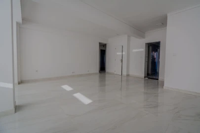 Apartamento T3 para Arrendamento em Carcavelos e Parede