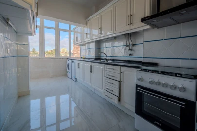 Apartamento T3 para Arrendamento em Carcavelos e Parede