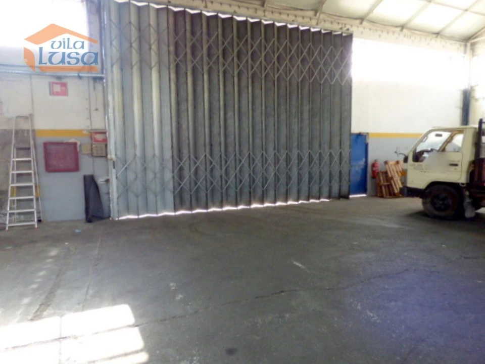 Armazém para Venda em Oliveira do Douro Foto 9