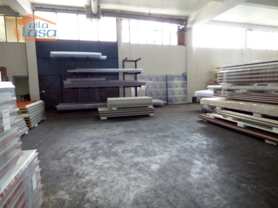 Armazém para Venda em Oliveira do Douro Foto 19