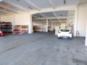 Armazém para Venda em Oliveira do Douro