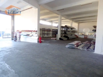 Armazém para Venda em Oliveira do Douro