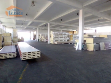 Armazém para Venda em Oliveira do Douro