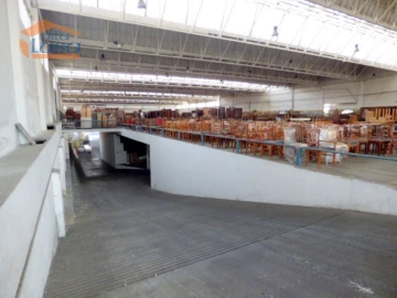 Armazém para Venda em Oliveira do Douro