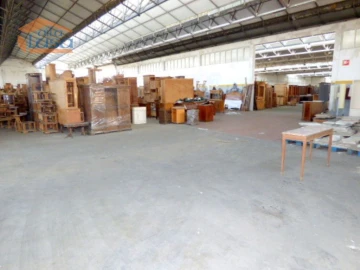 Armazém para Venda em Oliveira do Douro