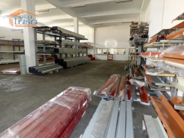 Armazém para Venda em Oliveira do Douro