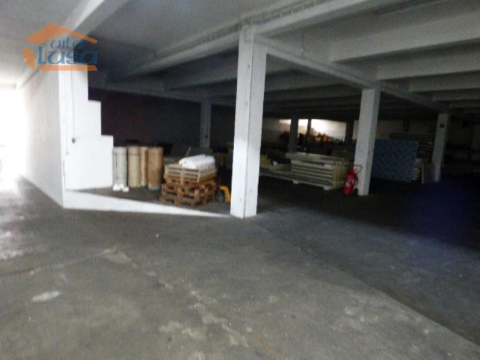 Armazém para Venda em Oliveira do Douro Foto 7