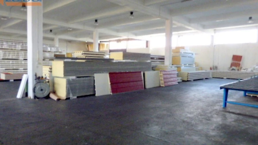 Armazém para Venda em Oliveira do Douro