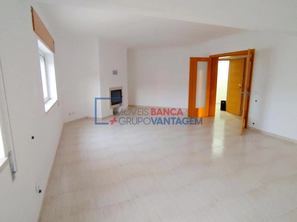 Apartamento T3 para Venda em Azambuja Foto 1