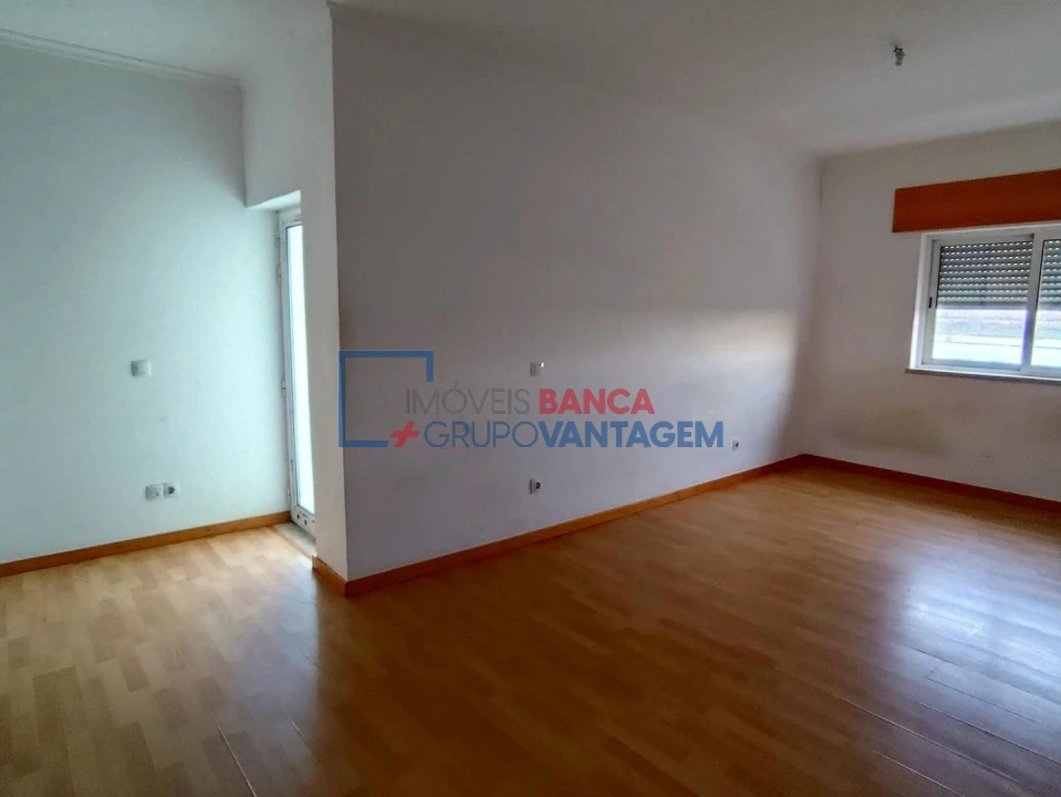Apartamento T2 para Venda em Azambuja Foto 12