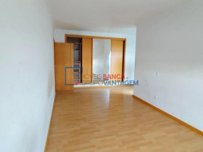 Apartamento T2 para Venda em Azambuja Foto 11