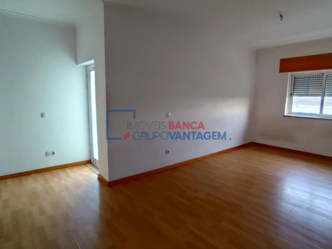 Apartamento T2 para Venda em Azambuja Foto 12