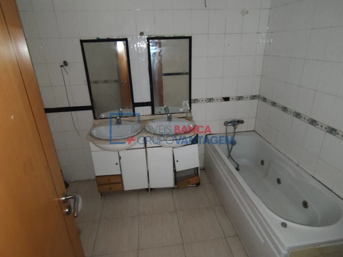 Apartamento T2 para Venda em Azambuja Foto 13