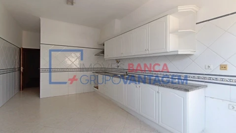 Apartamento T3 para Venda em Marvila, Ribeira Santarém, São Salvador, São Nicolau
