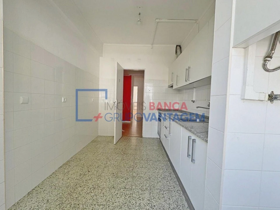 Apartamento T2 para Venda em Rio de Mouro Foto 29