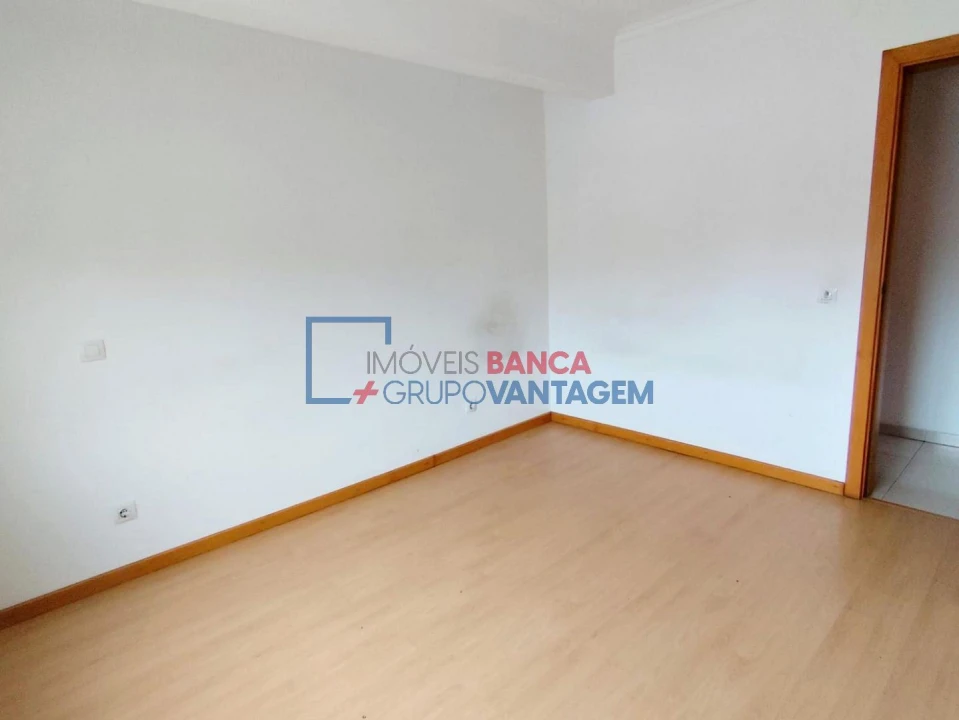 Apartamento T3 para Venda em Azambuja Foto 13