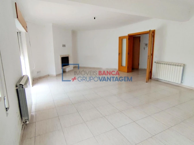 Apartamento T3 para Venda em Azambuja Foto 2