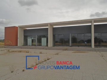 Prédio para Venda em Samora Correia