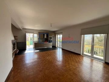 Moradia T3 para Venda em Pombeiro de Ribavizela