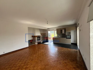 Moradia T3 para Venda em Pombeiro de Ribavizela