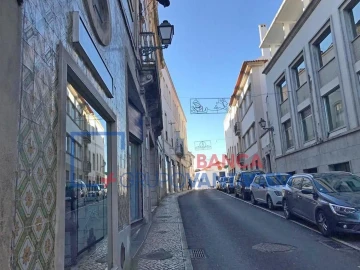 Loja para Venda em Torres Novas (Santa Maria, Salvador e Santiago)