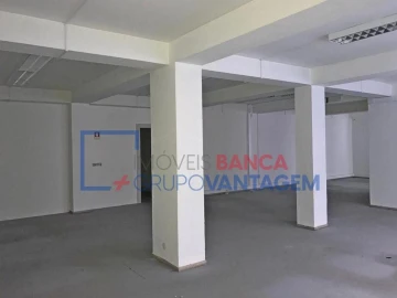 Loja para Venda em Torres Novas (Santa Maria, Salvador e Santiago)