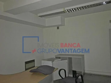 Loja para Venda em Torres Novas (Santa Maria, Salvador e Santiago)