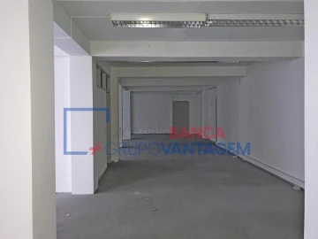 Loja para Venda em Torres Novas (Santa Maria, Salvador e Santiago)