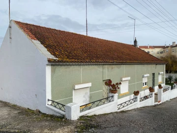 Moradia T4 para Venda em Marvila, Ribeira Santarém, São Salvador, São Nicolau