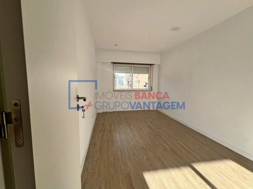 Apartamento T3 para Venda em Ramada e Caneças Foto 11