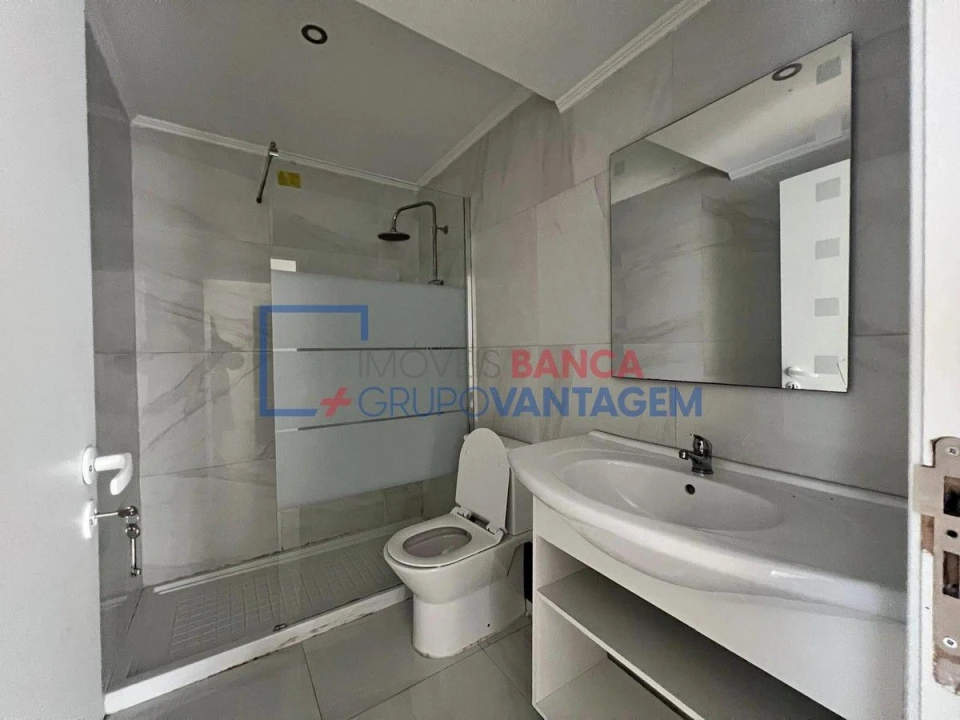 Apartamento T3 para Venda em Ramada e Caneças Foto 14