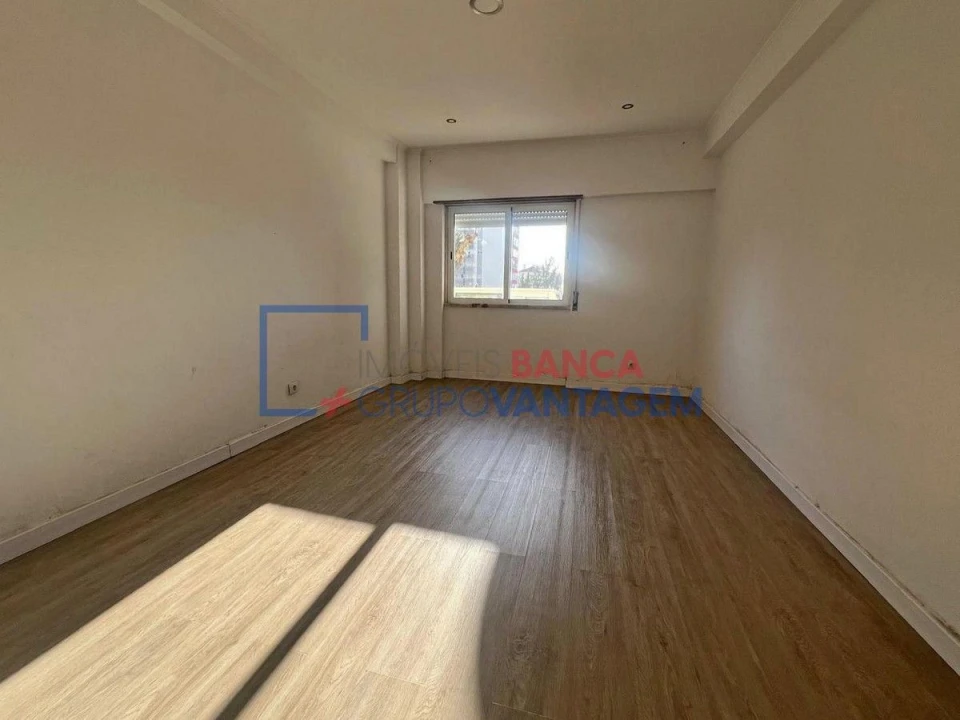 Apartamento T3 para Venda em Ramada e Caneças Foto 23