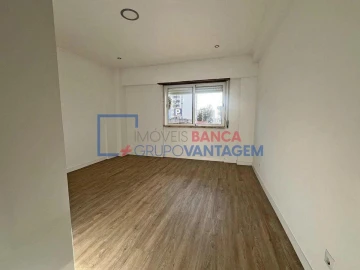 Apartamento T3 para Venda em Ramada e Caneças