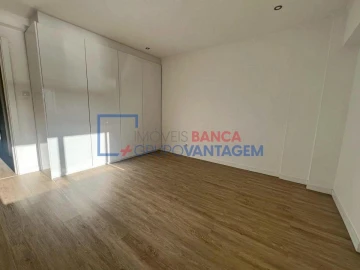 Apartamento T3 para Venda em Ramada e Caneças