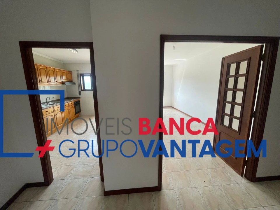 Apartamento T2 para Venda em Vilar de Andorinho Foto 6